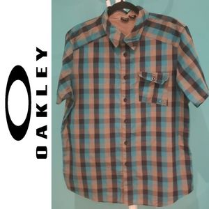 Oakley Blue Grey Short Sleeve Button Down Shirt